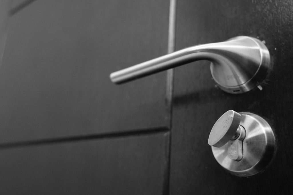 residential door lock replacement and repair